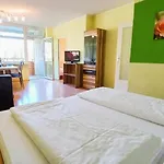 شقة Sandra Haus Kmb Seeappartement Am Ossiacher Mit Direktem Seezugang Und Hallenbad