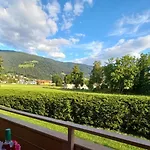 Sandra Haus Kmb Seeappartement Am Ossiacher Mit Direktem Seezugang Und Hallenbad Apartmán *