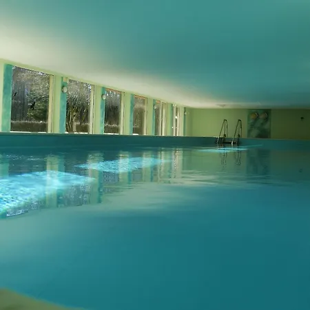 Daire Sandra Haus Kmb Seeappartement Am Ossiacher Mit Direktem Seezugang Und Hallenbad Tschoran