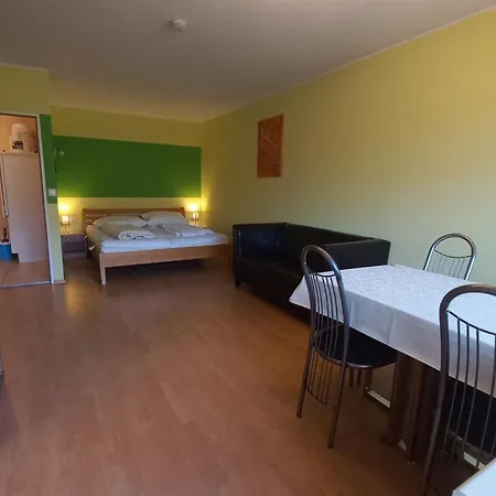 Sandra Haus Kmb Seeappartement Am Ossiacher Mit Direktem Seezugang Und Hallenbad